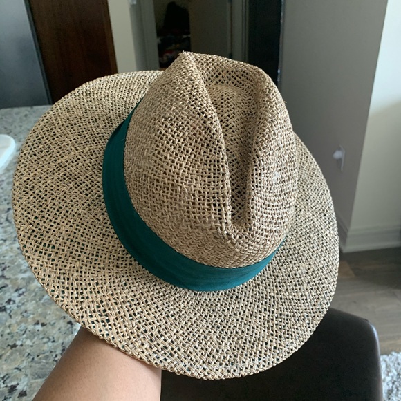 Summer straw vacation hat with emerald green band - Picture 4 of 4